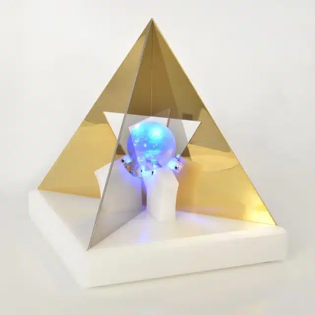 Xenomide piramide